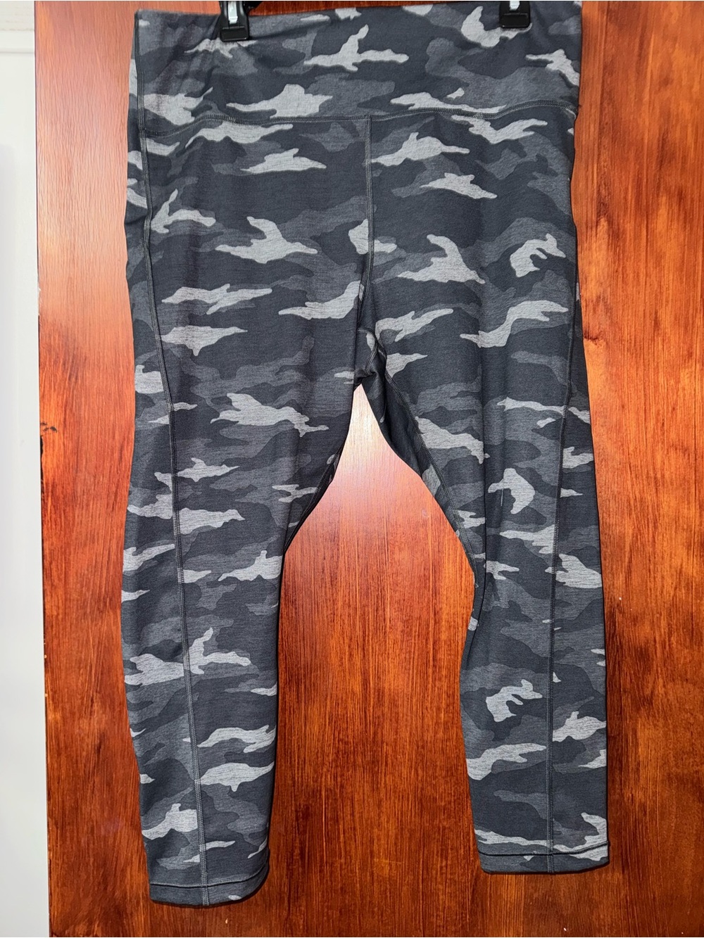 Athleta Ultimate Camo 7/8 Leggings - Tights